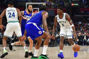 智慧体育科技 穆古鲁扎重返赛场，反败为胜首场状态出色，快船观众沸腾！