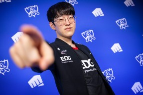 在线娱乐服务包含Scout迎来十赛季高光表现，IG球迷沸腾！的词条