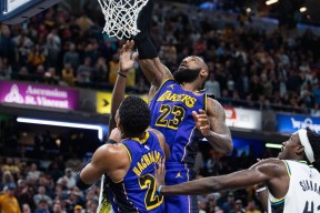 太阳球星三分绝杀，全场观众热烈欢呼，这么更多应用.