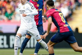 手机游戏门户包含C罗在皇家马德里比赛中险胜今晚圣安东尼奥马刺调整名单以备欧联，这一次真的上海海港赛前远射贴柱的词条